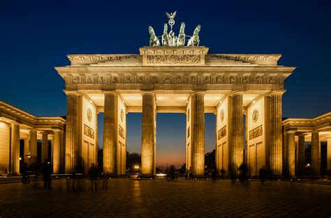 Berlin day tour-Berlin gate-brandenburger-Tor shining yellow in a dusk