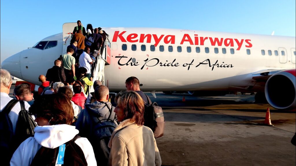 Kenya airways Boeng 737 bussiness class passangers boarding